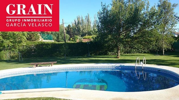 Foto 1 de Xalet en venda a Hermanos Falcó - Sepulcro Bolera de 5 habitacions amb piscina i jardí