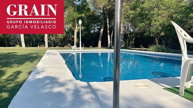 Foto 2 de Xalet en venda a Hermanos Falcó - Sepulcro Bolera de 5 habitacions amb piscina i jardí