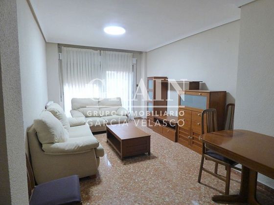 Foto 2 de Piso en alquiler en Franciscanos de 3 habitaciones con balcón y calefacción