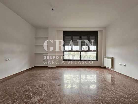 Foto 2 de Venta de piso en Santa Cruz - Industria - Polígono Campollano de 3 habitaciones con piscina y garaje