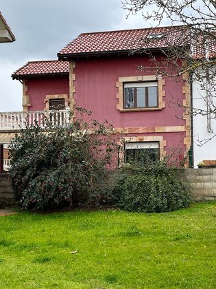 Foto 2 de Casa en venta en Igollo de 4 habitaciones con terraza y jardín