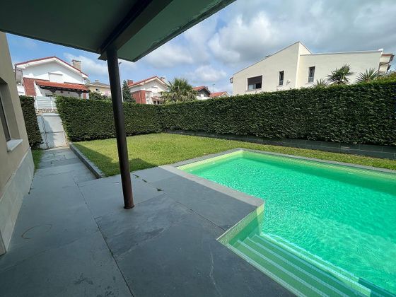 Foto 2 de Chalet en venta en Boo de 4 habitaciones con terraza y piscina