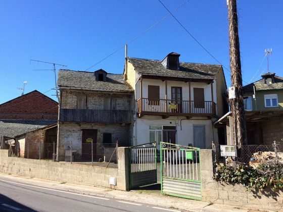 Foto 1 de Casa rural en venta en Camponaraya de 5 habitaciones con terraza y jardín