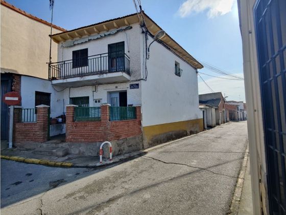Foto 2 de Casa en venta en Torre de Esteban Hambrán (La) de 4 habitaciones con terraza y garaje