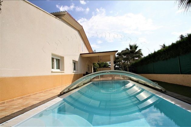 Foto 2 de Xalet en venda a avenida De la Libertad de 5 habitacions amb terrassa i piscina
