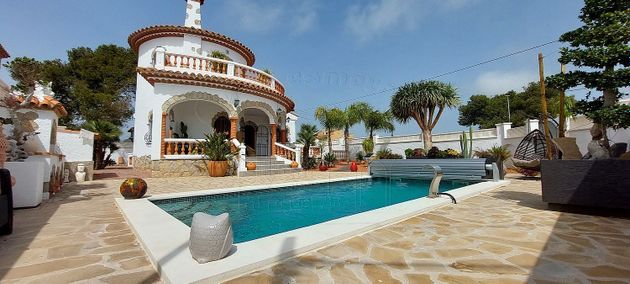 Foto 1 de Xalet en venda a calle Barcelona de 3 habitacions amb terrassa i piscina