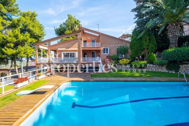 Foto 1 de Chalet en venta en Gelida de 4 habitaciones con terraza y piscina