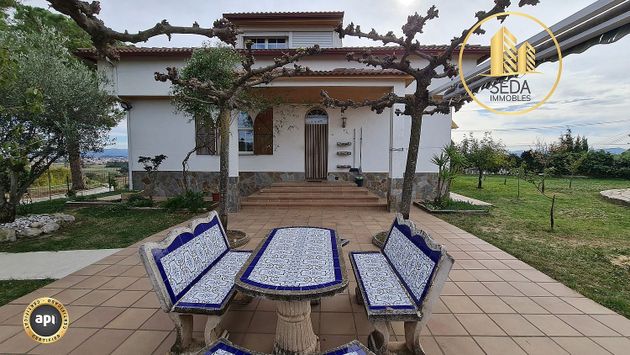 Foto 2 de Venta de chalet en Castellnou - Can Mir - Sant Muç de 5 habitaciones con terraza y piscina