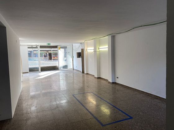 Foto 1 de Local en alquiler en avenida Sant Esteve con garaje y aire acondicionado