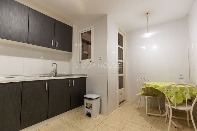 Foto 2 de Pis en lloguer a calle Jaume I de 4 habitacions amb mobles i calefacció