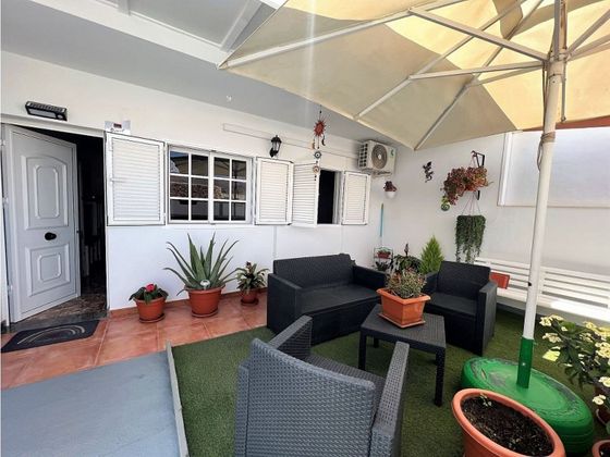 Foto 1 de Piso en venta en Antigua pueblo de 2 habitaciones con terraza y aire acondicionado