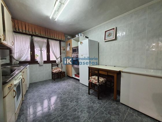 Foto 2 de Venta de piso en Basauri de 2 habitaciones con calefacción