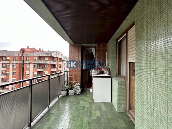 Foto 2 de Pis en venda a Basauri de 4 habitacions amb terrassa i calefacció
