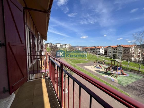 Foto 2 de Casa en venta en Arrigorriaga de 4 habitaciones con terraza y garaje