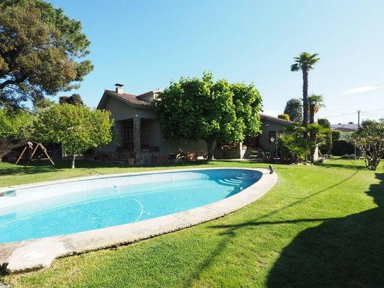 Foto 1 de Chalet en venta en Franqueses del Vallès, les de 5 habitaciones con terraza y piscina
