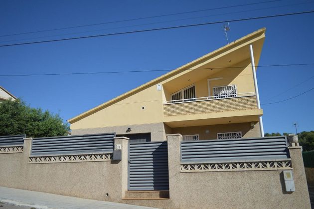 Foto 1 de Chalet en venta en Costa Cunit - Els Jardins - Els  Rosers de 4 habitaciones con terraza y garaje