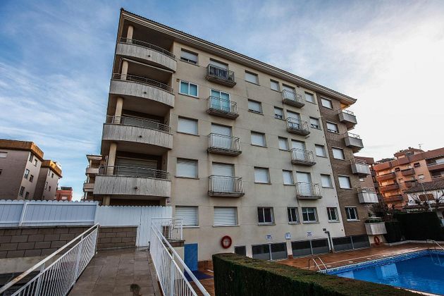 Foto 1 de Piso en venta en calle De Josep Pla de 2 habitaciones con terraza y piscina