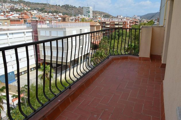 Foto 1 de Ático en venta en La Prosperitat de 3 habitaciones con terraza y balcón