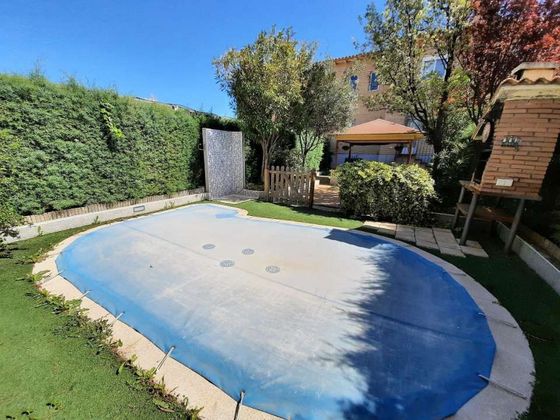 Foto 1 de Casa adosada en venta en Escalona de 4 habitaciones con piscina y garaje