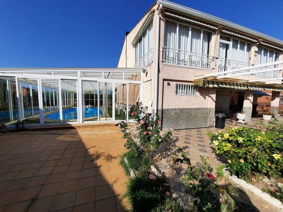 Foto 2 de Casa en venda a Escalona de 4 habitacions amb piscina i garatge