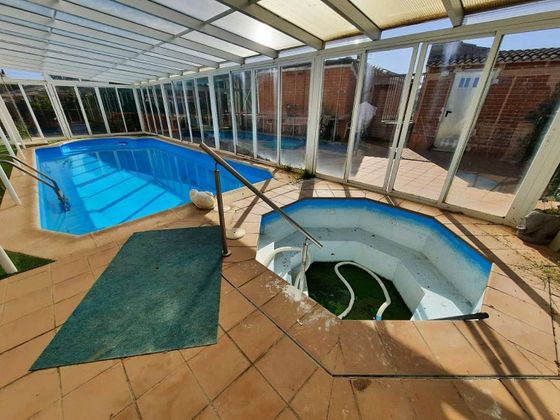 Foto 1 de Casa en venta en Escalona de 4 habitaciones con piscina y garaje