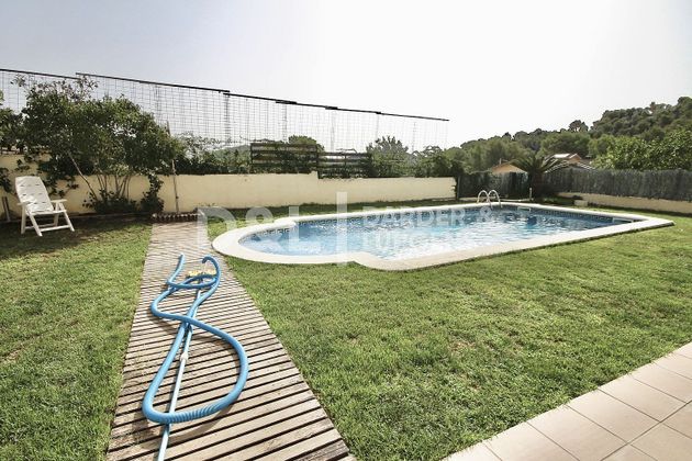 Foto 2 de Chalet en venta en Canyelles de 4 habitaciones con terraza y piscina