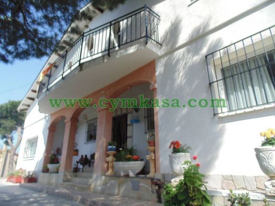 Foto 1 de Casa en venda a Terrabrava - Tordera Parc de 6 habitacions amb terrassa i garatge