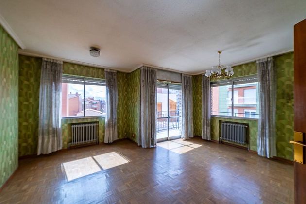 Foto 1 de Piso en venta en calle Escultor Becerra de 4 habitaciones con balcón y calefacción