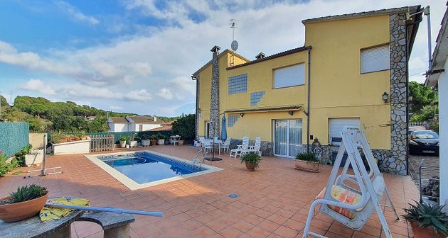 Foto 1 de Chalet en venta en Mas Mora - Sant Daniel de 6 habitaciones con terraza y piscina