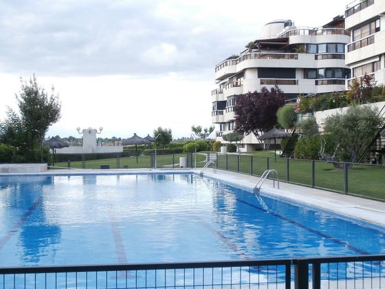 Foto 1 de Alquiler de piso en Aravaca de 3 habitaciones con terraza y piscina