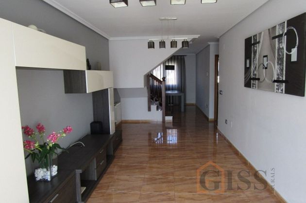 Foto 2 de Dúplex en venta en Oruña de 3 habitaciones con garaje y balcón