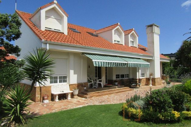 Foto 1 de Xalet en venda a Santa Cruz de Bezana de 5 habitacions amb terrassa i piscina