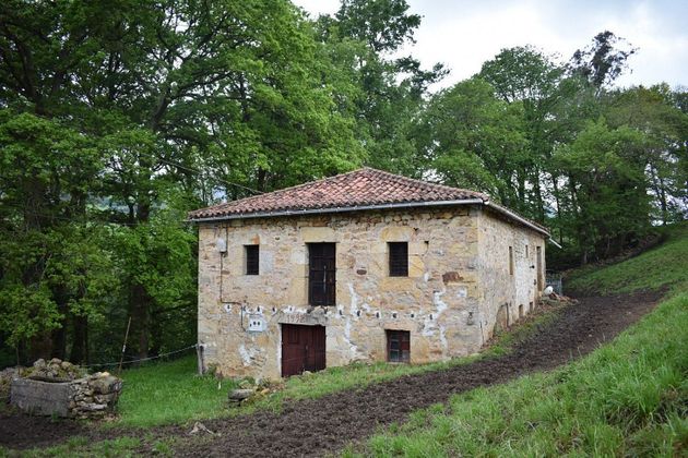 Foto 1 de Venta de casa rural en Villacarriedo de 1 habitación y 195 m²