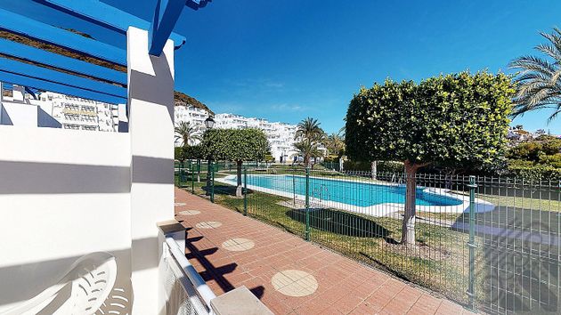 Foto 2 de Venta de piso en calle Clara Campoamor de 2 habitaciones con terraza y piscina