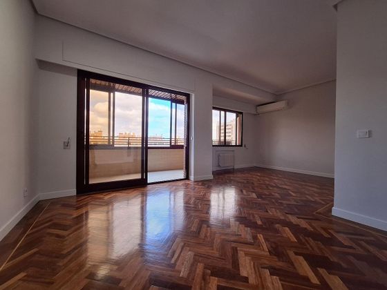 Foto 2 de Alquiler de piso en calle Del Padre Claret de 3 habitaciones con terraza y garaje