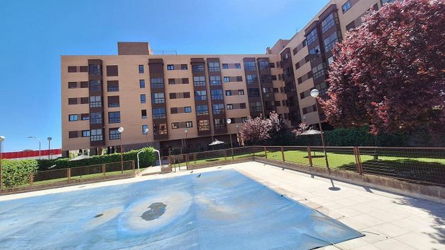 Foto 2 de Pis en venda a calle De Pirra de 2 habitacions amb terrassa i piscina