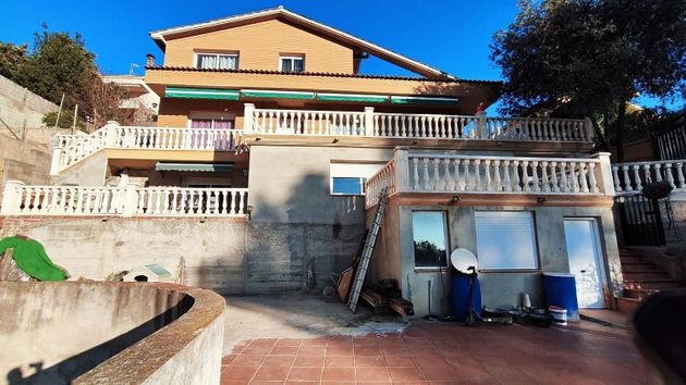 Foto 2 de Venta de casa en Viladecavalls de 4 habitaciones con terraza y piscina