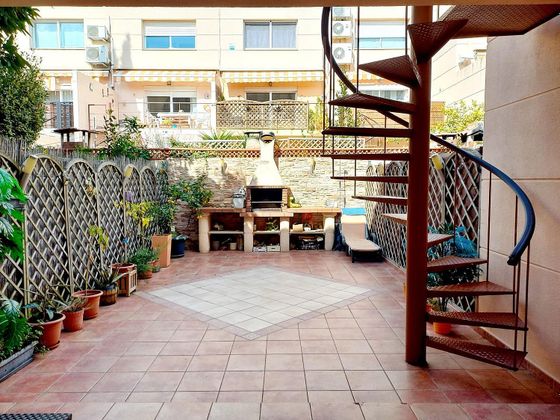 Foto 2 de Chalet en venta en Centre - Castellar del Vallès de 4 habitaciones con terraza y garaje