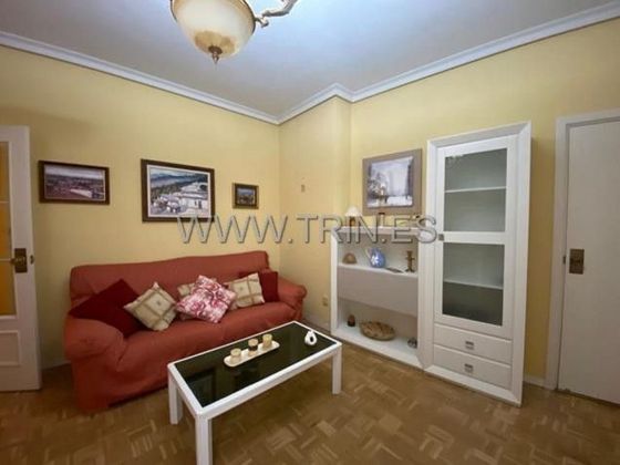 Foto 2 de Pis en lloguer a Marianistas - AVE de 2 habitacions amb terrassa i mobles