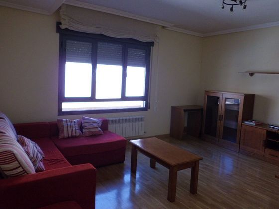 Foto 2 de Dúplex en lloguer a Santa María de 2 habitacions amb terrassa i mobles