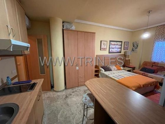 Foto 2 de Piso en alquiler en Universidad de 1 habitación con muebles y aire acondicionado