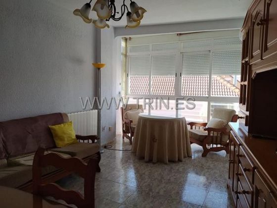 Foto 2 de Pis en lloguer a Marianistas - AVE de 3 habitacions amb terrassa i mobles