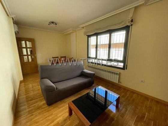 Foto 1 de Pis en lloguer a Centro - El Pilar de 2 habitacions amb terrassa i mobles
