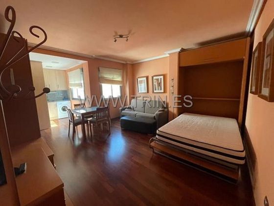 Foto 1 de Alquiler de piso en Centro - El Pilar de 1 habitación con muebles y aire acondicionado