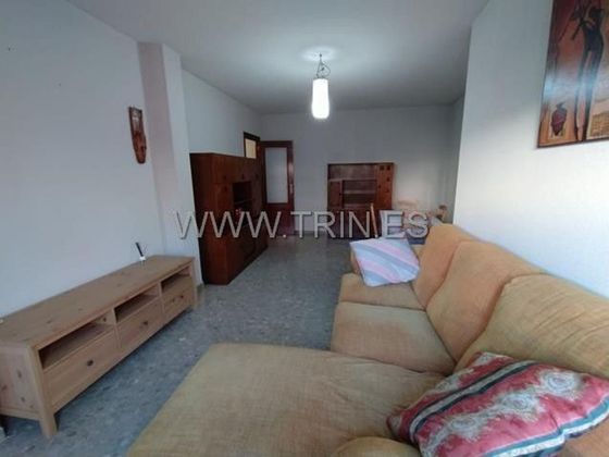 Foto 1 de Pis en lloguer a Centro - El Pilar de 2 habitacions amb terrassa i mobles