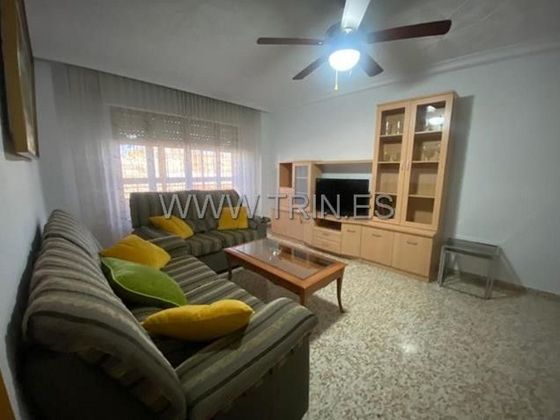 Foto 1 de Piso en alquiler en calle Calatrava de 4 habitaciones con terraza y muebles