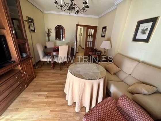 Foto 1 de Piso en alquiler en calle Alarcos de 2 habitaciones con terraza y muebles