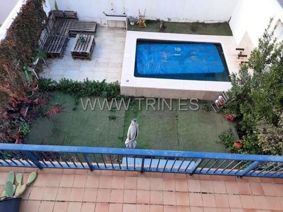 Foto 1 de Venta de casa en calle Asia de 3 habitaciones con terraza y piscina