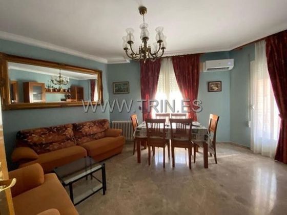Foto 2 de Pis en venda a calle Lirio de 2 habitacions amb mobles i balcó