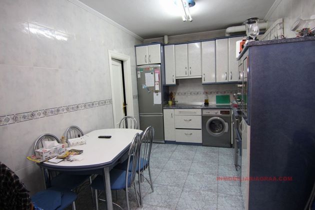 Foto 2 de Pis en venda a Santurtzi de 4 habitacions amb balcó i calefacció
